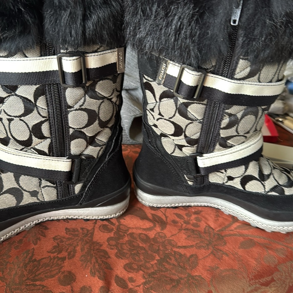 Coach Women's Black and Cream Patterned Boots Size 6.5 Price is Firm Like New - Picture 13 of 17